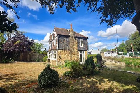 undefined, Riverside House, Roydon