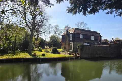 3 bedroom detached house for sale, Riverside House, Roydon