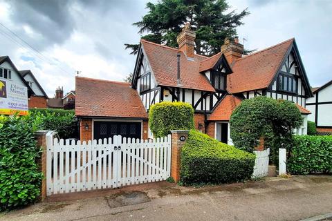 3 bedroom detached house for sale, St. Catherines Road, Broxbourne