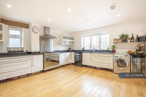 6 bedroom detached house to rent, Towncourt Lane, Orpington, BR5