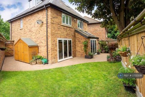6 bedroom detached house to rent, Towncourt Lane, Orpington, BR5