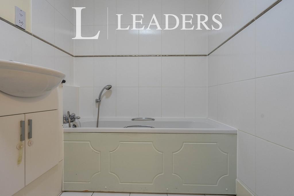 Main bathroom 2