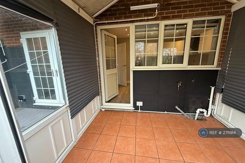 3 bedroom terraced house to rent, Bestwood Park Drive West, Nottingham, NG5