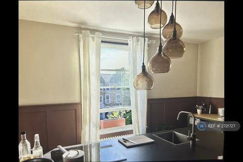 2 bedroom maisonette to rent, Amhurst Road, London, E8