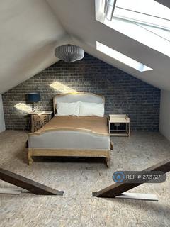 2 bedroom maisonette to rent, Amhurst Road, London, E8