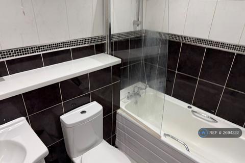 2 bedroom flat to rent, The Grove, Isleworth, TW7