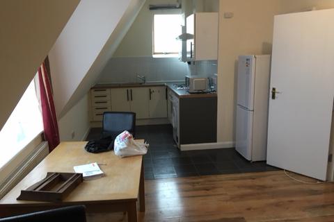 1 bedroom flat to rent, Bell Road, Hounslow TW3