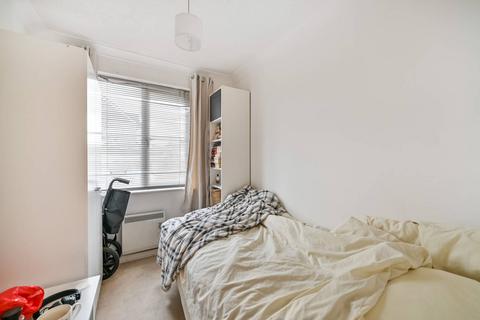 undefined, London Road, Isleworth, TW7