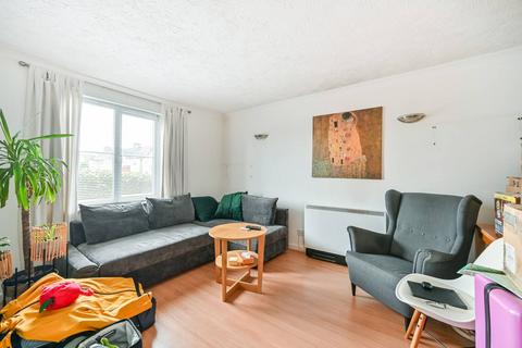 undefined, London Road, Isleworth, TW7