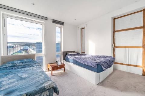 2 bedroom flat for sale, Hayling Way, Edgware, HA8