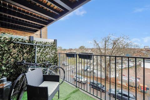 2 bedroom flat for sale, 116 Cricklewood Lane, London NW2