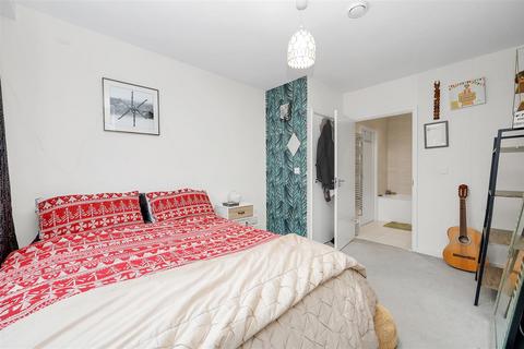 2 bedroom flat for sale, 116 Cricklewood Lane, London NW2