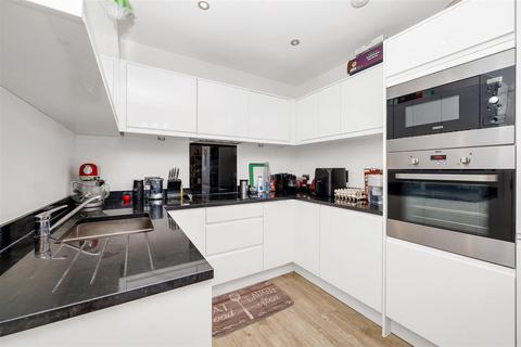 2 bedroom flat for sale, 116 Cricklewood Lane, London NW2