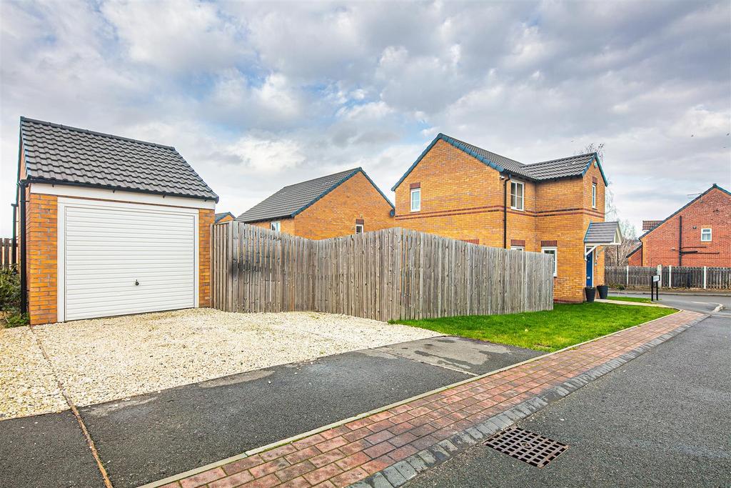 Garage & Driveway