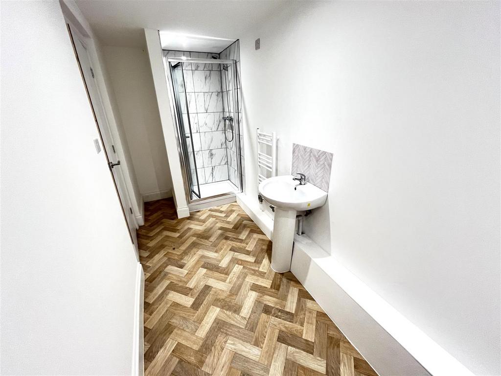 Ground Florr Shower Room.jpeg