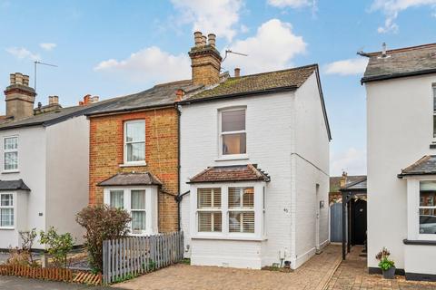 2 bedroom semi-detached house to rent, Albany Road, Hersham, KT12