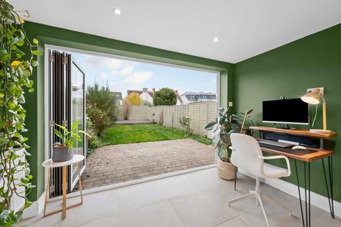 2 bedroom semi-detached house to rent, Albany Road, Hersham, KT12