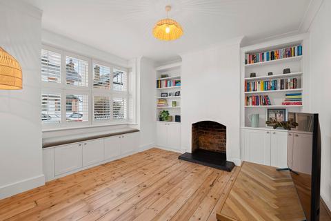 2 bedroom semi-detached house to rent, Albany Road, Hersham, KT12