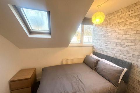 undefined, Glebe Avenue (Room 3), West Yorkshire LS5