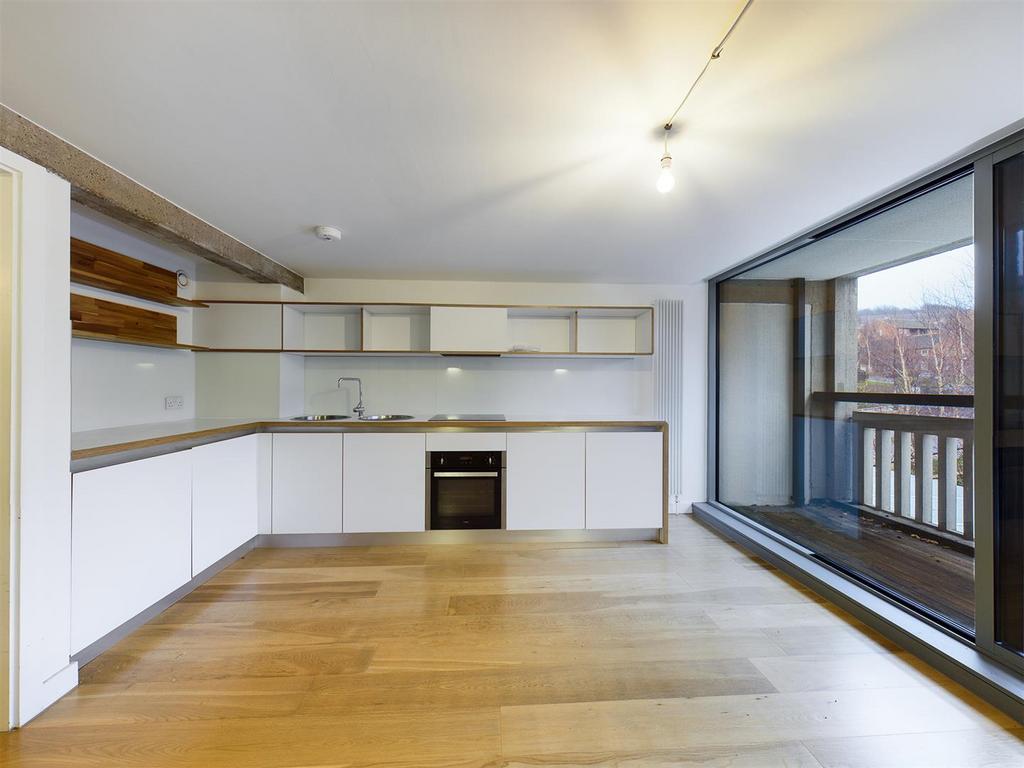 CAM00214 P1-PR0049-STILL02.jpg