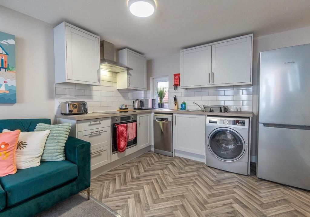 Kitchen 2.jpg