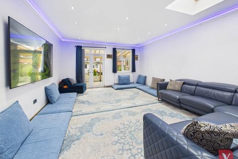 undefined, Runfold Avenue, Luton LU3