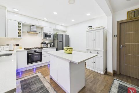 undefined, Runfold Avenue, Luton LU3