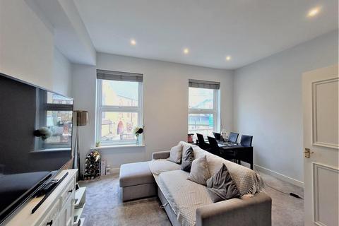 1 bedroom flat to rent, Battersea Park Road, Battersea SW8