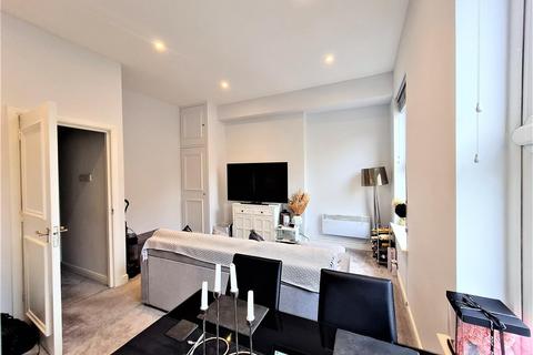 1 bedroom flat to rent, Battersea Park Road, Battersea SW8