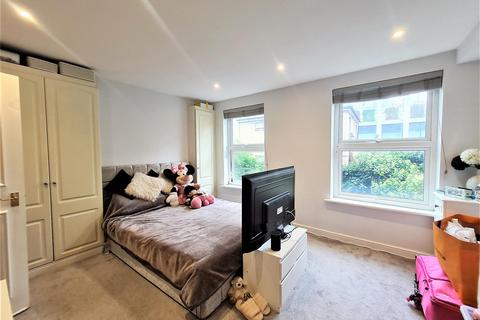 1 bedroom flat to rent, Battersea Park Road, Battersea SW8