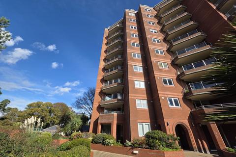 undefined, 2 Bed Flat on Manor Road with Sea views