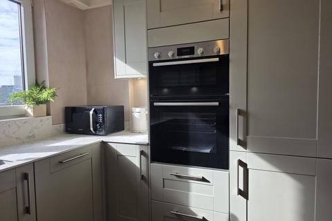 undefined, 2 Bed Flat on Manor Road with Sea views