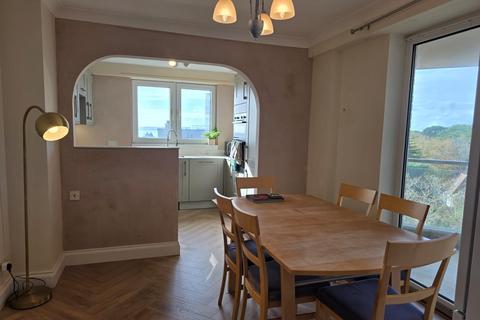 undefined, 2 Bed Flat on Manor Road with Sea views