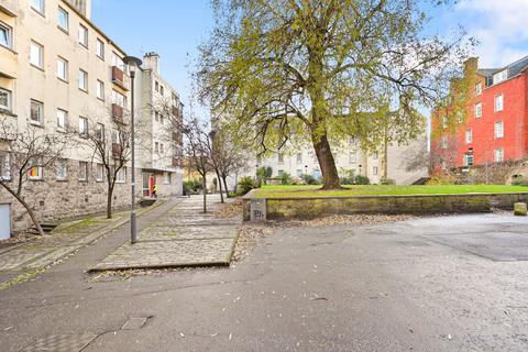 undefined, Canongate, Chessels Court, EH8