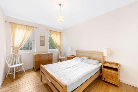 undefined, Canongate, Chessels Court, EH8