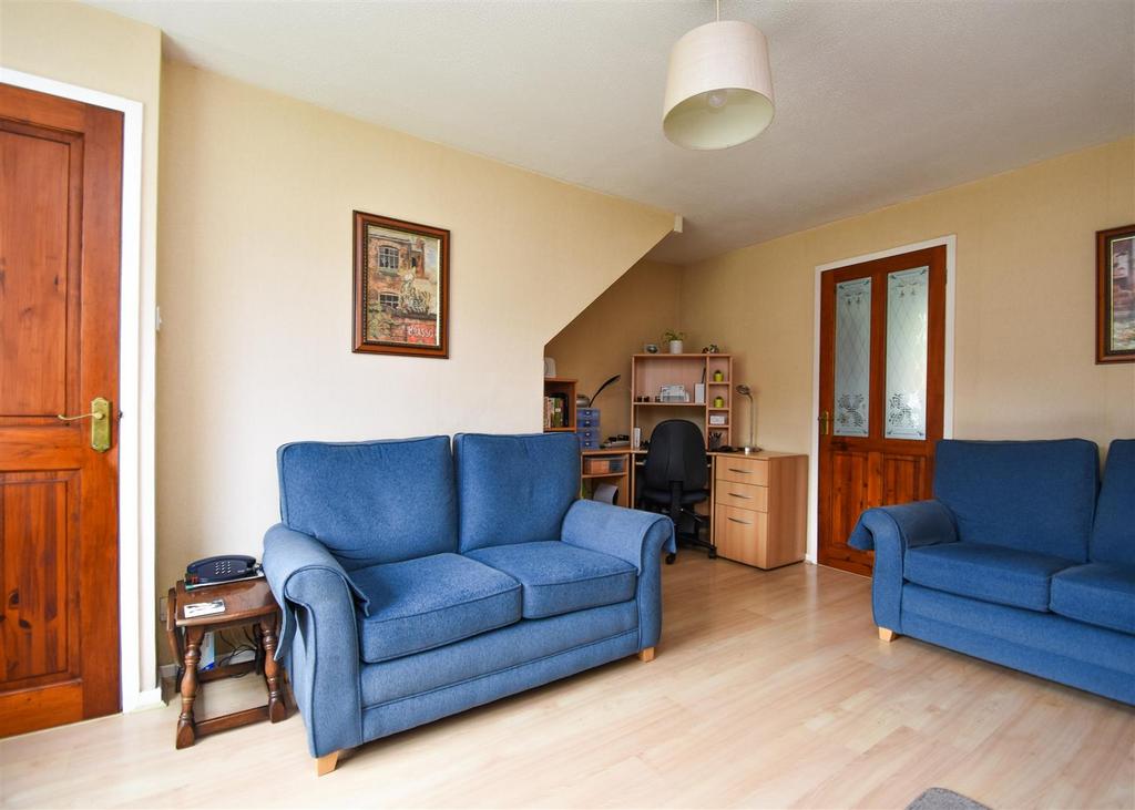 11 Quendale - Living Room.jpg