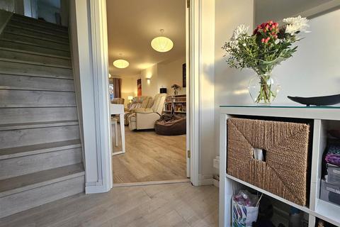 3 bedroom semi-detached house for sale, Fieldcote Drive, Hucclecote, Gloucester