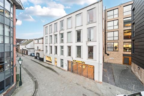 undefined, Museum Court, Lincoln, Lincolnshire, LN2