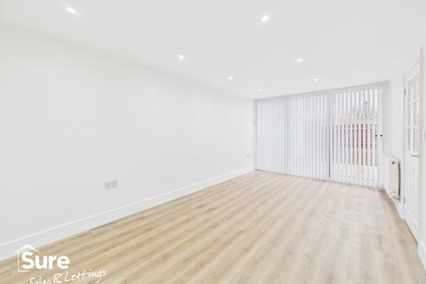3 bedroom end of terrace house to rent, Runcorn Crescent, Hemel Hempstead, Hertfordshire, HP2 6DG