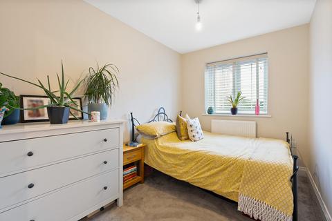 2 bedroom flat for sale, Chertsey Road, Ashford, TW15