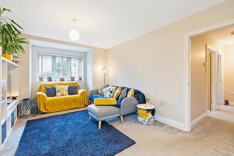 2 bedroom flat for sale, Chertsey Road, Ashford, TW15