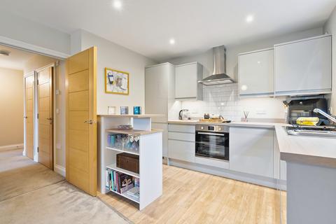 2 bedroom flat for sale, Chertsey Road, Ashford, TW15