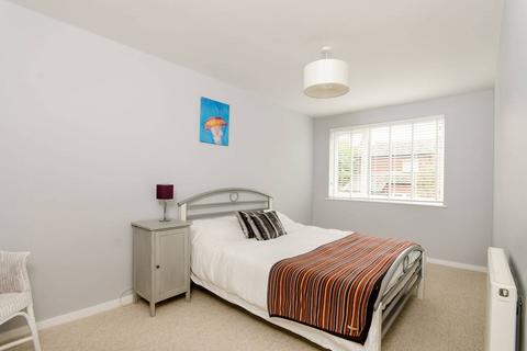 3 bedroom house to rent, Caistor Road, Clapham South, London, SW12