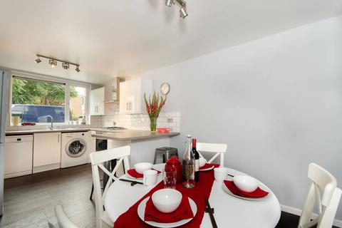3 bedroom house to rent, Caistor Road, Clapham South, London, SW12