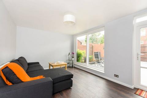 3 bedroom house to rent, Caistor Road, Clapham South, London, SW12