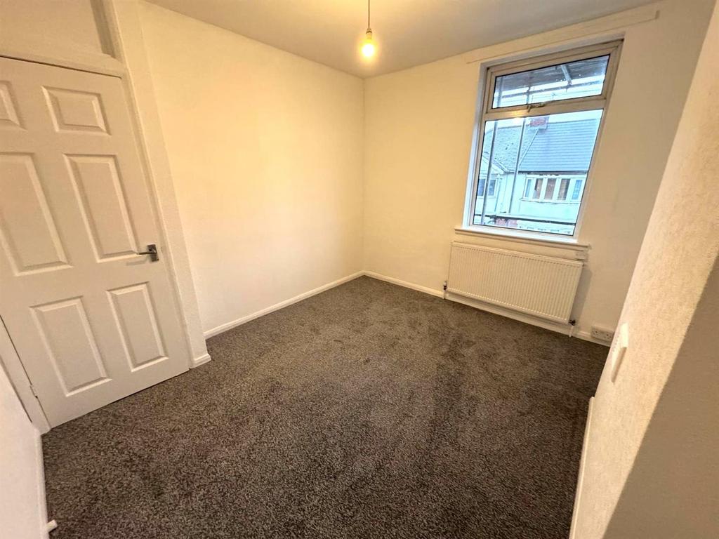Bedroom 1 Pic 2