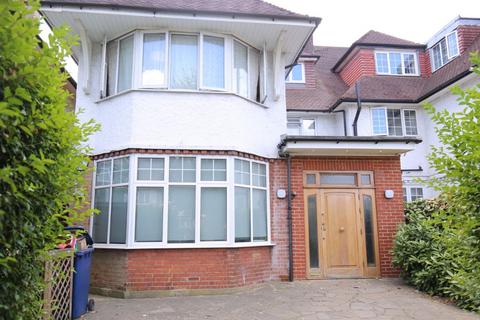 2 bedroom flat to rent, 46 The Ridgeway, London NW11