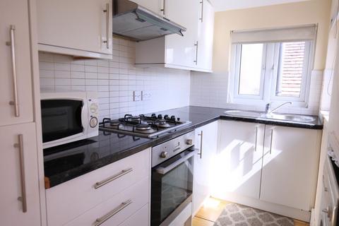 2 bedroom flat to rent, 46 The Ridgeway, London NW11
