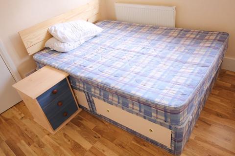 2 bedroom flat to rent, 46 The Ridgeway, London NW11
