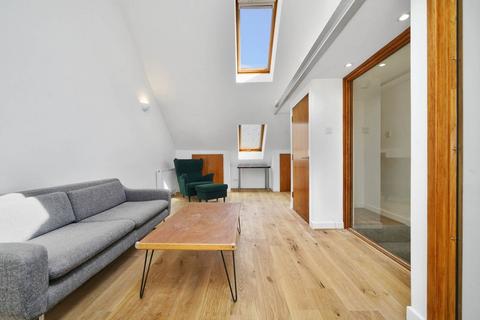 undefined, Fairclough Street, Aldgate, London, E1